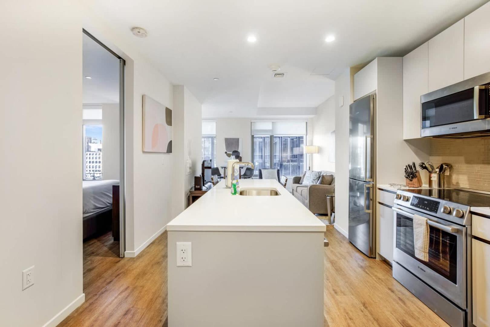 Spacious Full Kitchen In Seaport Apartment *